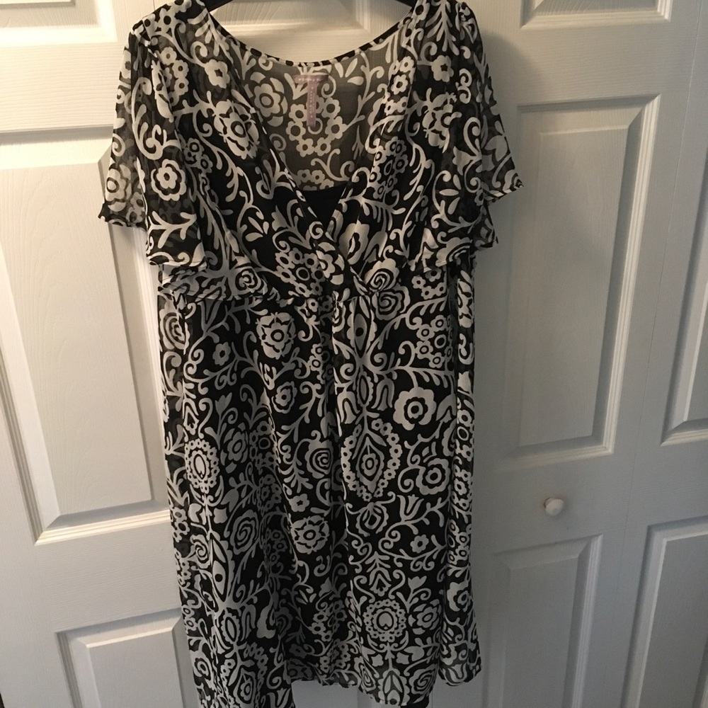 Old Navy black and white print dress